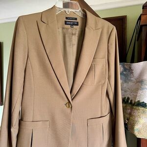 Tan Blazer by Jones New York size 6. 
Pit to pit measurement is 19”.